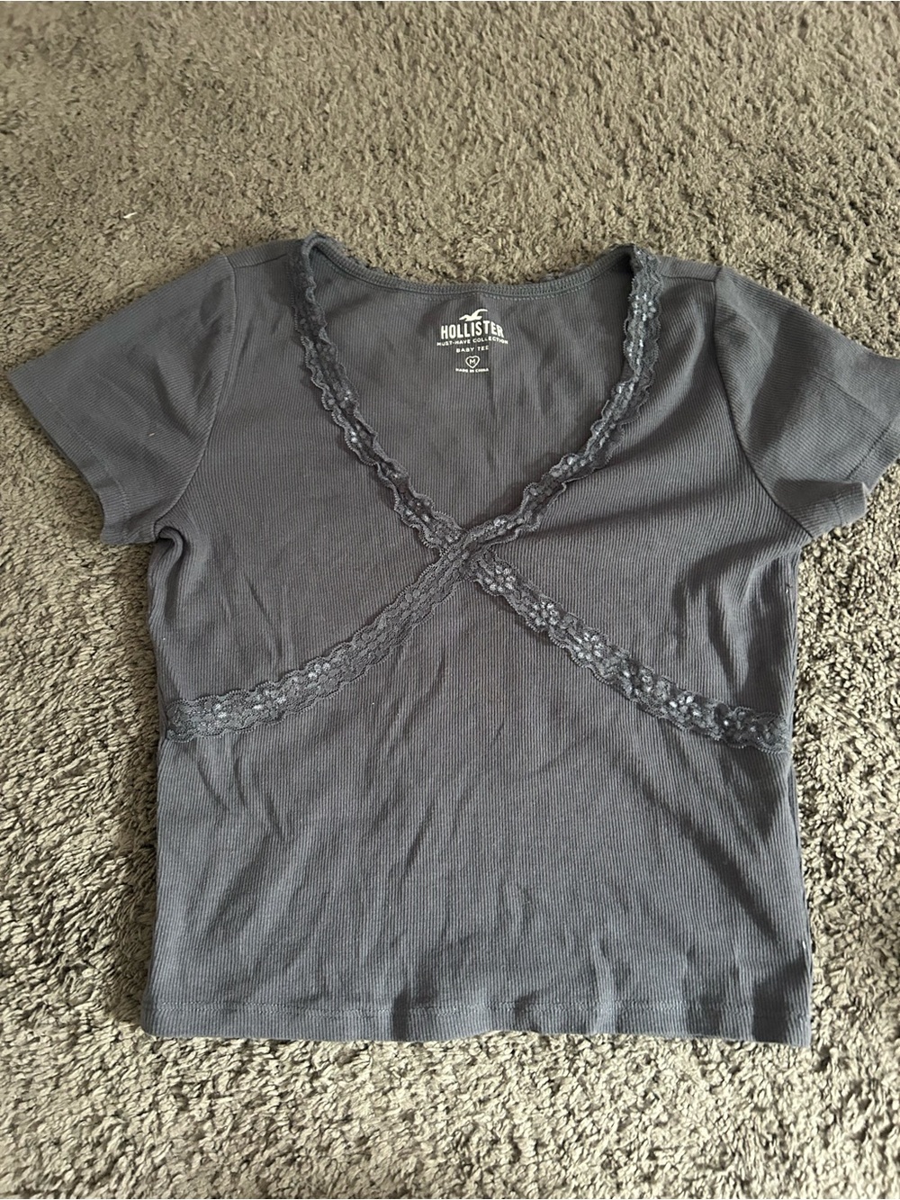 Hollister Short Sleeve Lace-Trim V-Neck Top - Gray